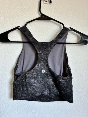 Lululemon Invigorate Training Crop Tank Top, Black/Grey Distressed Print size 4